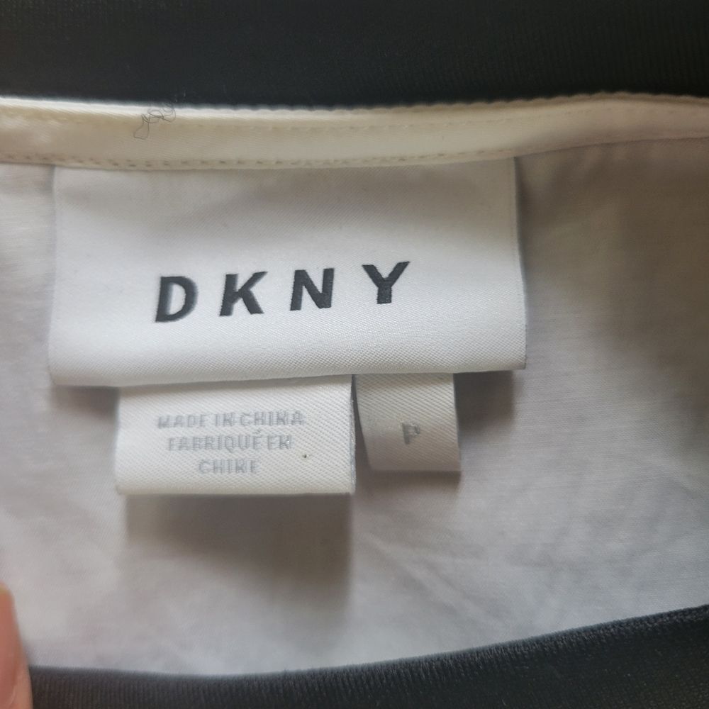 DKNY Runway -Black & White Velvet Lace Top small - Picture 9 of 9